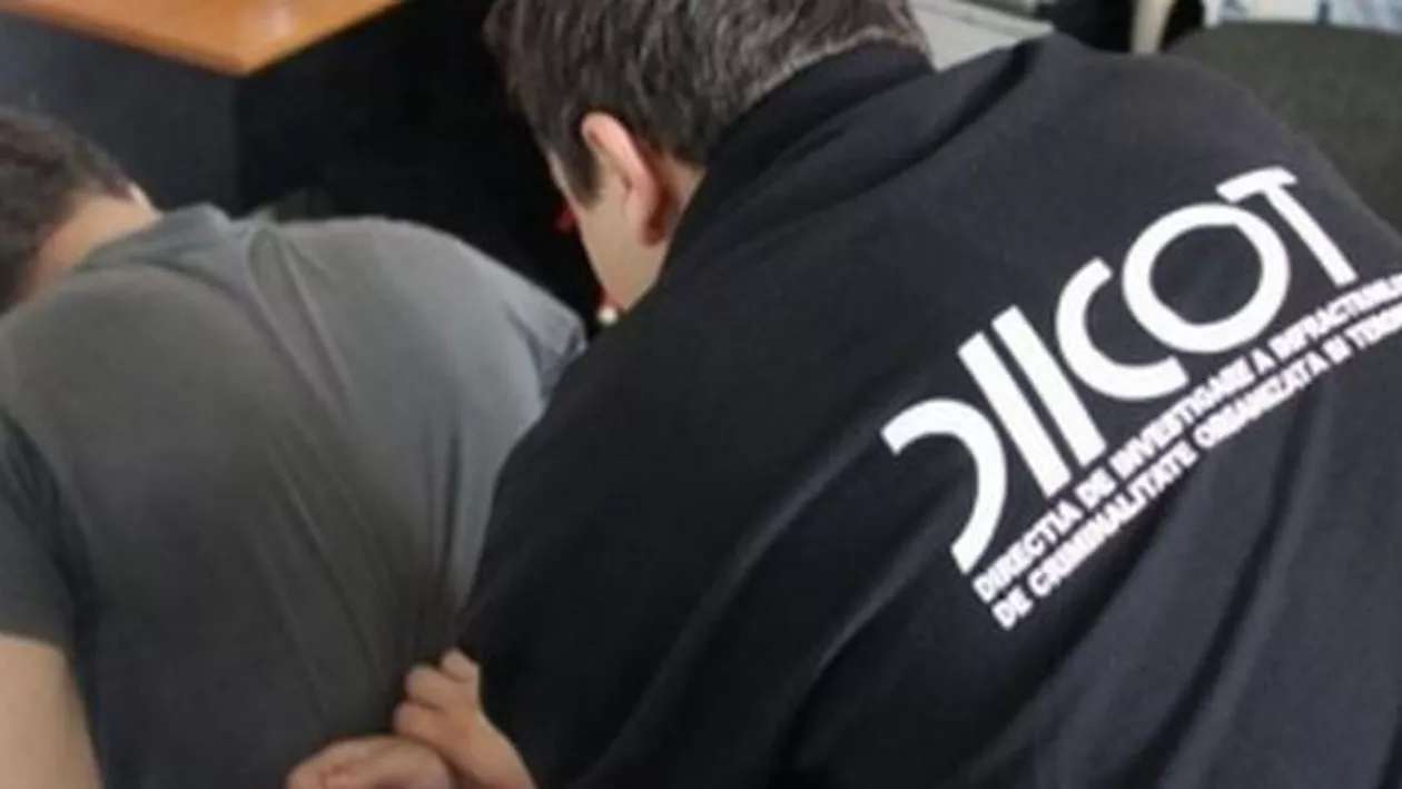 Zece membri ai unor grupări de trafic de droguri şi de persoane au fost reținuți de DIICOT Bacău
