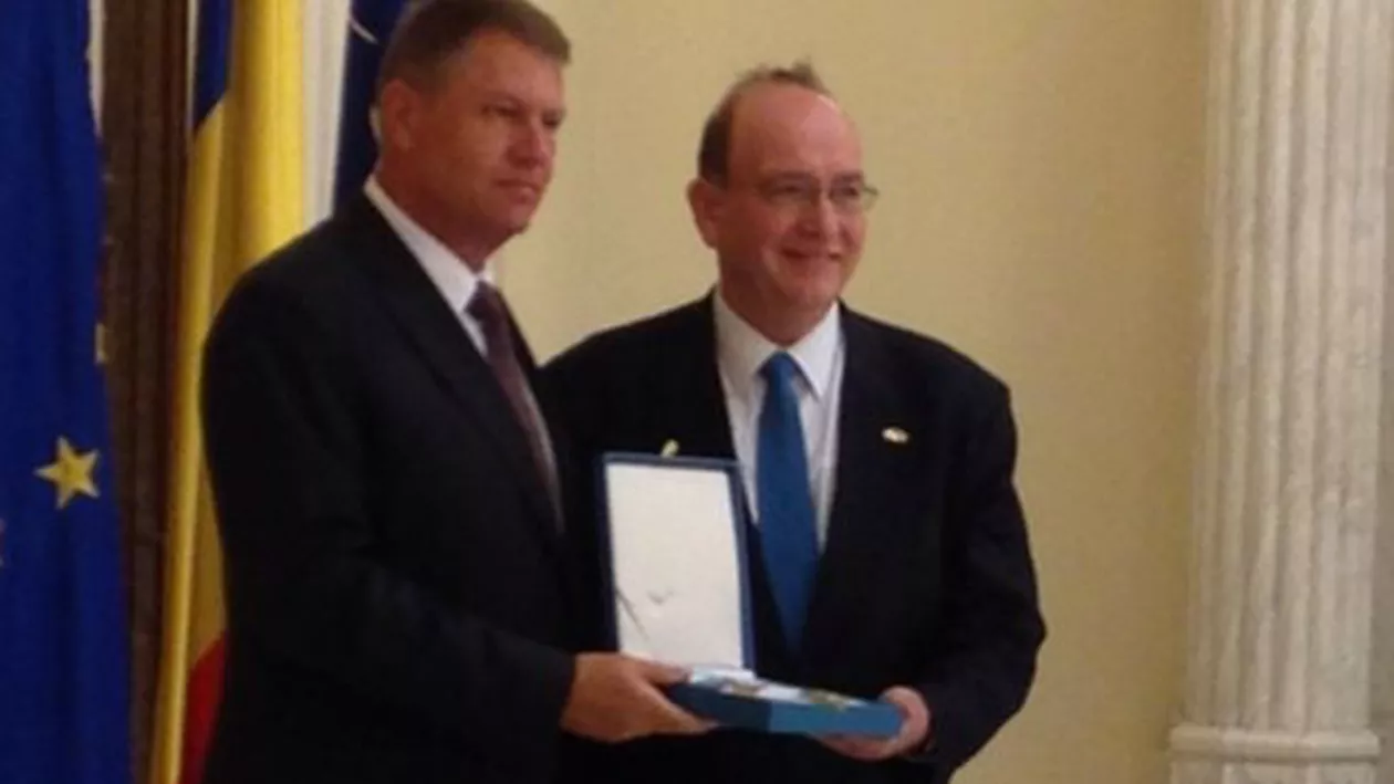Ambasadorul Israelului, decorat de Klaus Iohannis la încheierea misiunii sale diplomatice în România