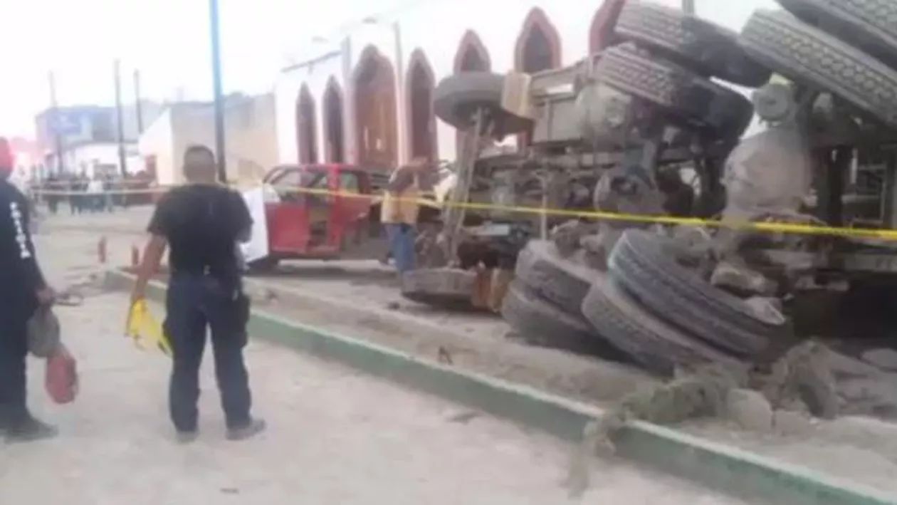 Mexic: Un camion a intrat într-un grup de pelerini care participau la o sărbătoare religioasă. Cel puțin 16 persoane au murit, iar alte 30 au fost rănite