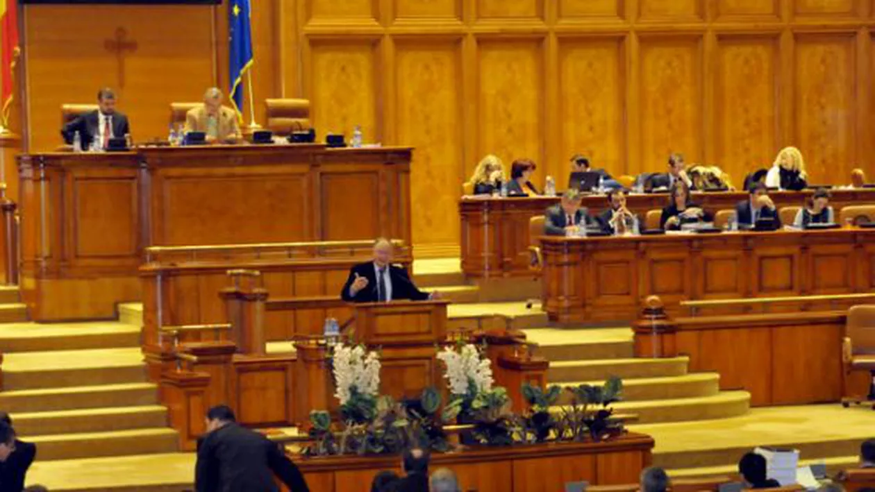 În trei ani de la preluarea mandatelor, 44 de parlamentari au luat cuvântul o singură dată în plen, la depunerea jurământului