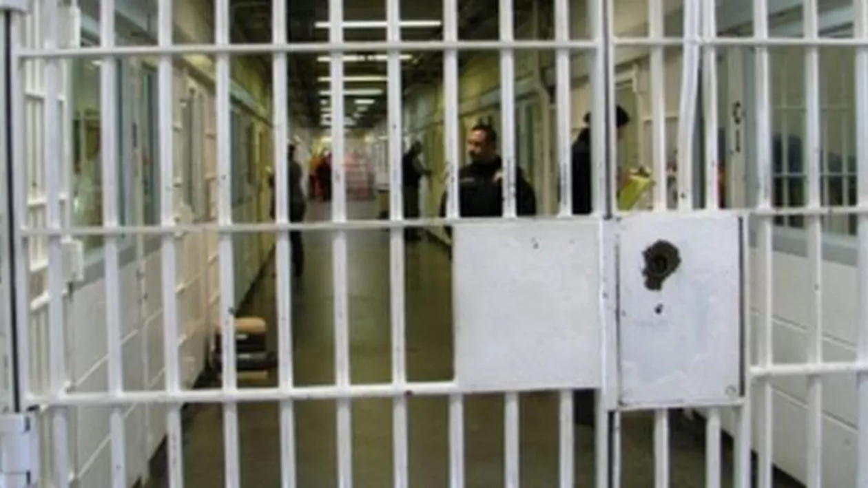 Canicula din închisoare: Interlopul Sandu Geamănu şi-a pus colegii de celulă să-i facă răcoare cu un cearceaf până adoarme