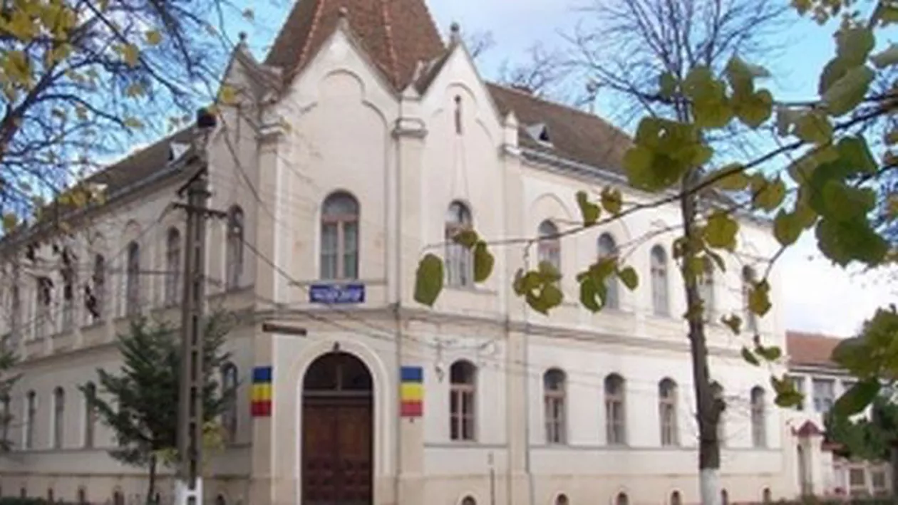 Timiș: Nouă profesori, sancționați cu desfacerea contractului de muncă, după ce au permis elevilor să copieze la bacalaureat
