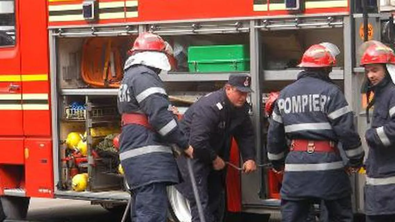 Un incendiu a izbucnit într-o magazie din București care depozita polistiren