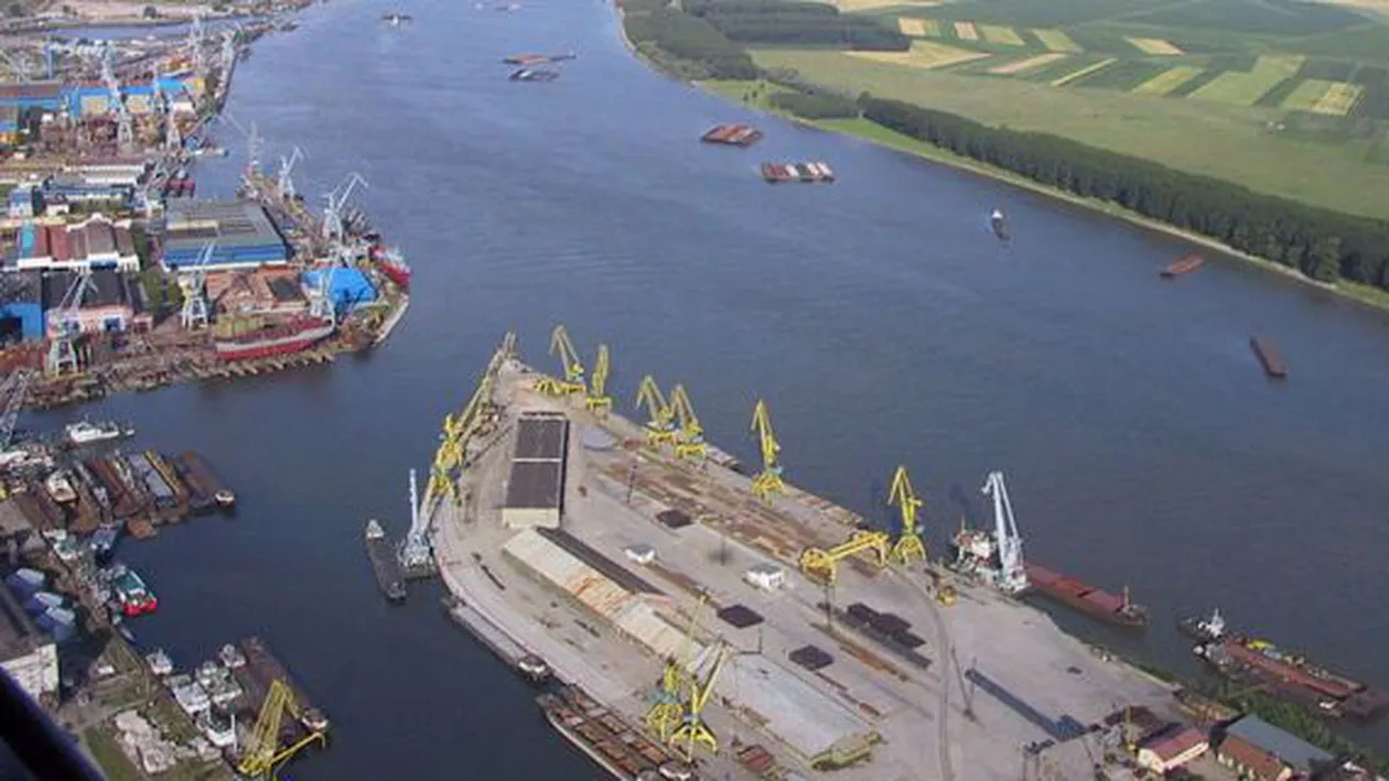 Galați: Transportul de mărfuri din porturile maritime, afectat de scăderea bruscă a Dunării