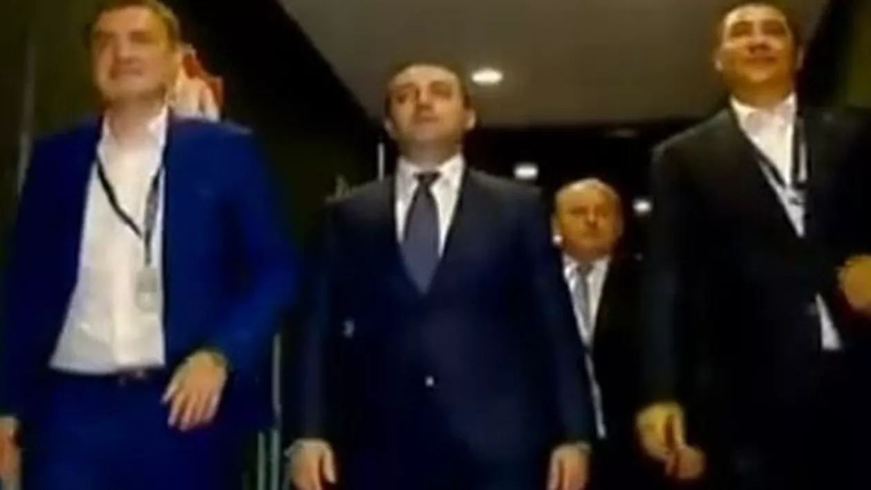 Premierul Victor Ponta, la meciul dintre FC Barcelona și FC Sevilla, alături de oficiali din întreaga lume (VIDEO)