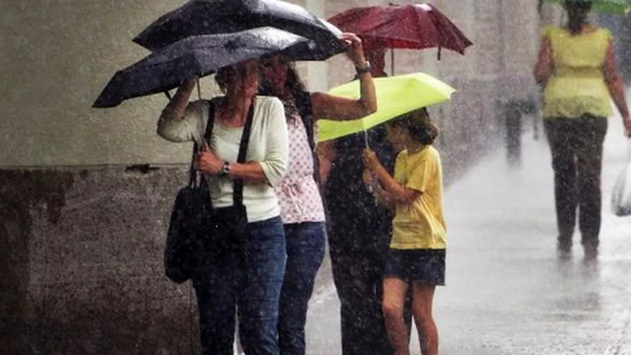 ANM: Cod Galben nowcasting de furtuni și vreme rea pentru patru județe