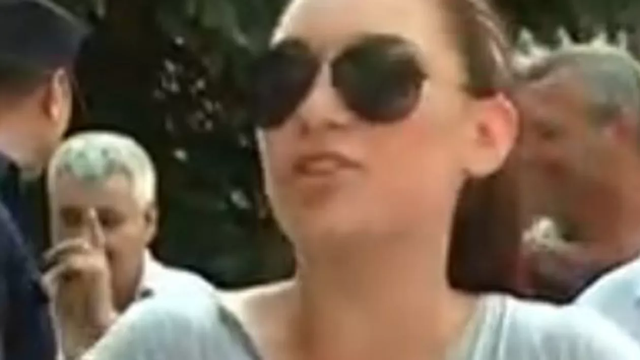 Nou scandal la Judecătoria Vaslui între susținătorii inculpaților și cei ai victimei: "A fost la poliție că a ajuns târziu acasă și să nu se ia tatăl ei de ea" (VIDEO)