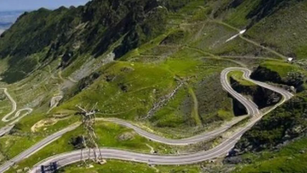 Transalpina, șoseaua construită la cea mai înaltă altitudine din România, se redeschide sâmbătă dimineața