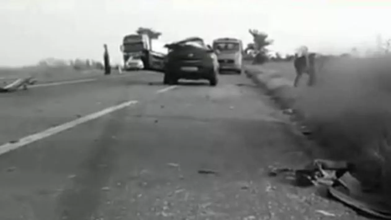 Tragedie pe șosea la ieșirea dinspre Urziceni: 3 morți și 4 răniți. Unul din șoferi a fost decapitat (VIDEO)