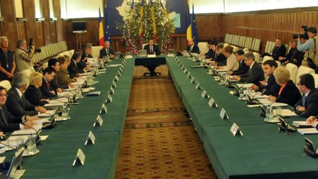 Guvernul îşi reia oficial activitatea. Reexaminarea Codului Fiscal, pe 20 august