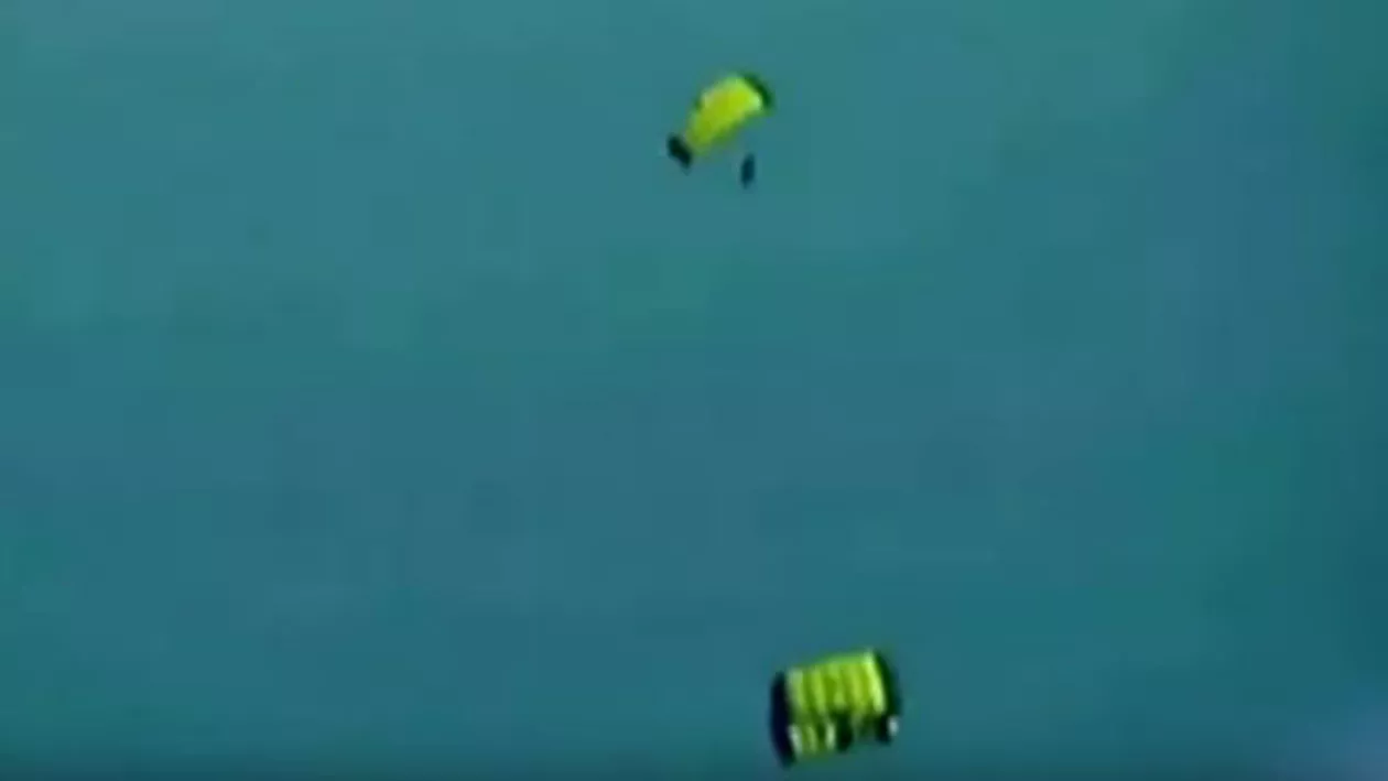 SUA: Un parașutist militar a murit după ce s-a lovit în aer de un coleg, în timpul unui spectacol aerian (VIDEO)