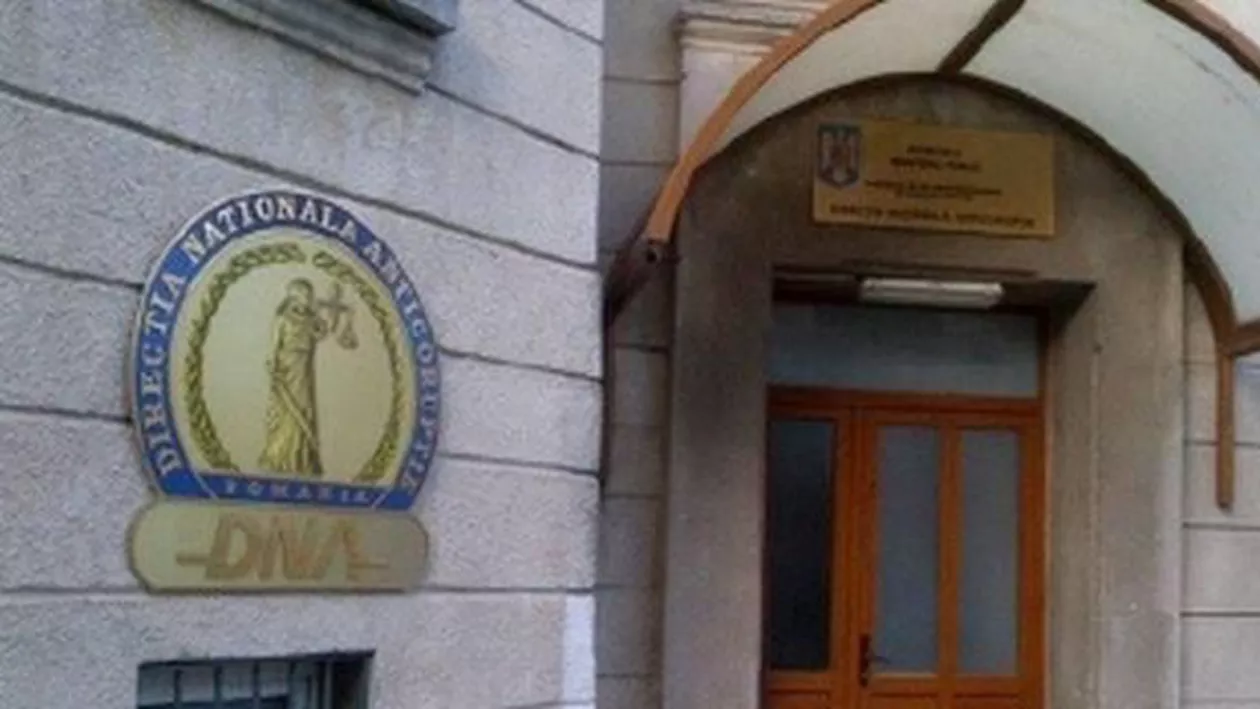 Ofițer de la Brigada pentru Crimă Organizată Ploiești, reținut pentru 24 de ore pentru șantaj, trafic de influență și luare de mită