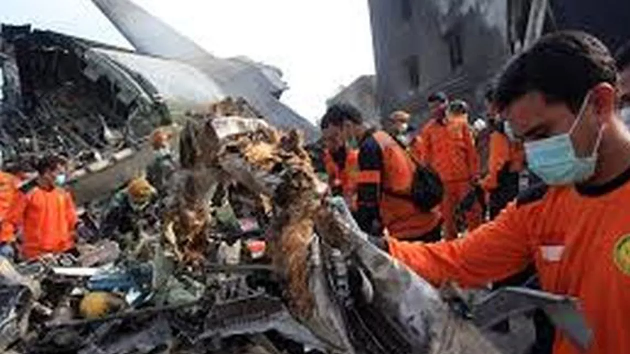 Toți cei 54 de pasageri de la bordul avionului prăbușit în Indonezia, găsiți morți la locul incidentului
