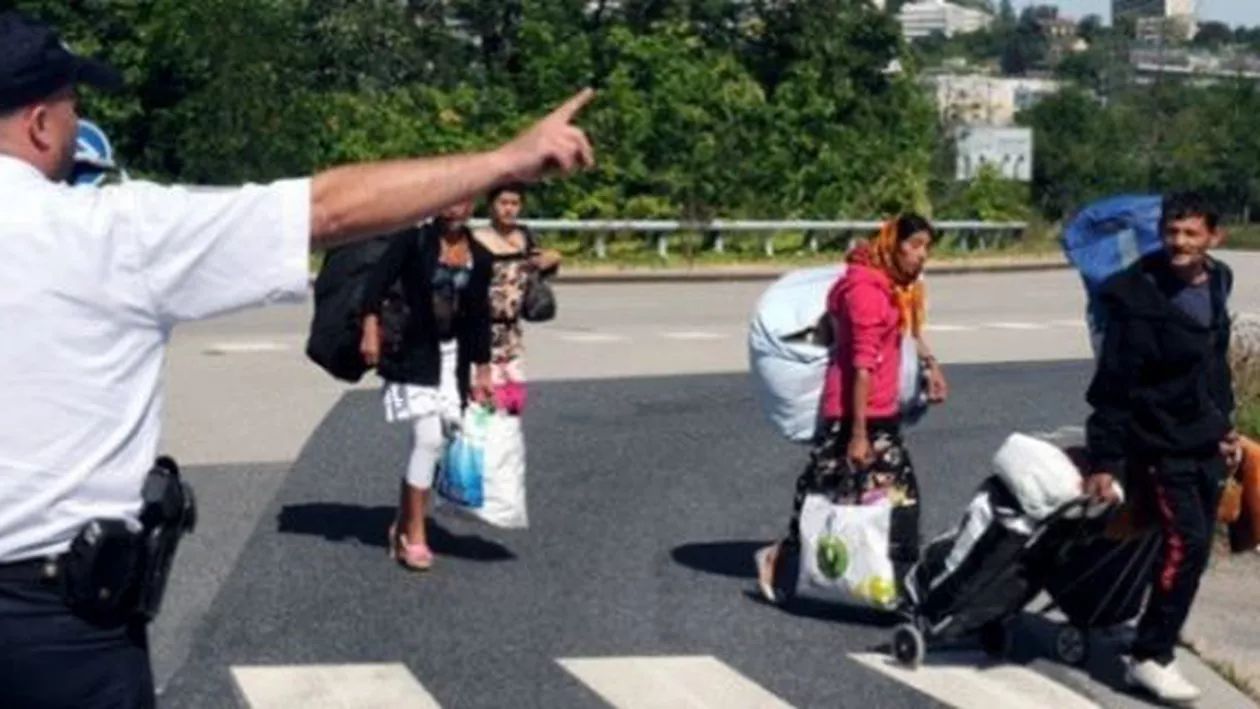 Paris: O petiție care prevede evacuarea unor familii de români și bulgari a strâns 35.000 de semnături în două săptămâni