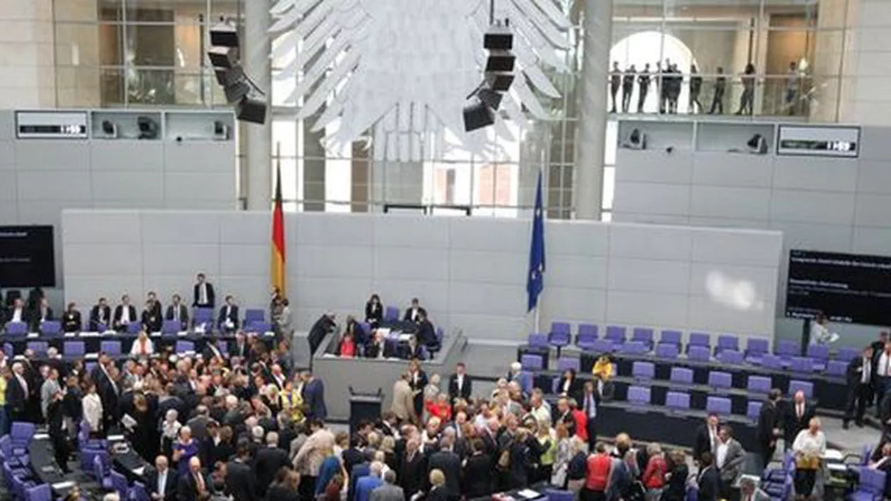 Parlamentul german a aprobat cel de-al treilea plan de salvare pentru Grecia