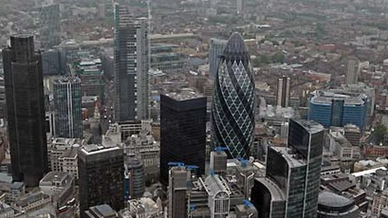 Londra: Cazurile de escrocherie din centrul financiar al capitalei britanice s-a înmulțit. Zeci de persoane au fost arestate și cel puţin 14 grupuri criminale au fost descoperite