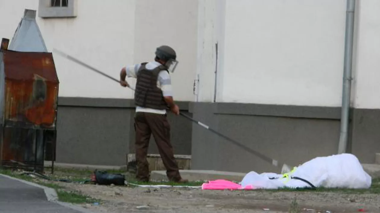 Drobeta Turnu Severin: Poliția, alarmată de cazul unui obiect zburător căzut lângă o biserică (VIDEO)