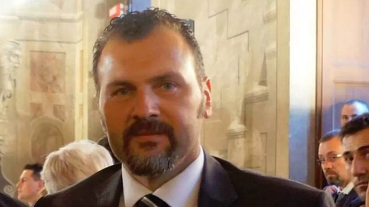 Liderul PNL Italia acuză conducerea partidului: "Ați făcut troc cu PSD. Nu vă mai cred nici găinile de la ţară. Să vă fie niscai jenă, că rușine e cam complicated!"