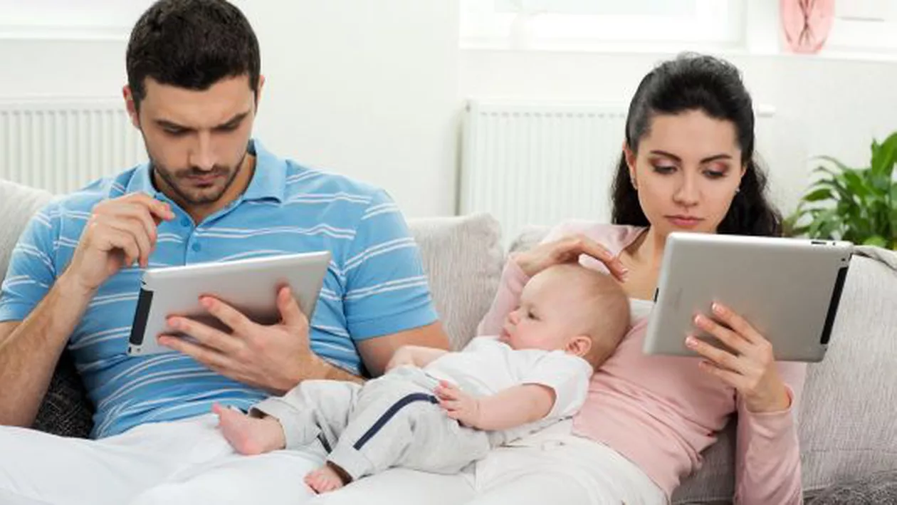 Românii, dependenți de tehnologie: În primele șase luni ale anului au cheltuit aproape 145 milioane de euro pe telefoanele mobile
