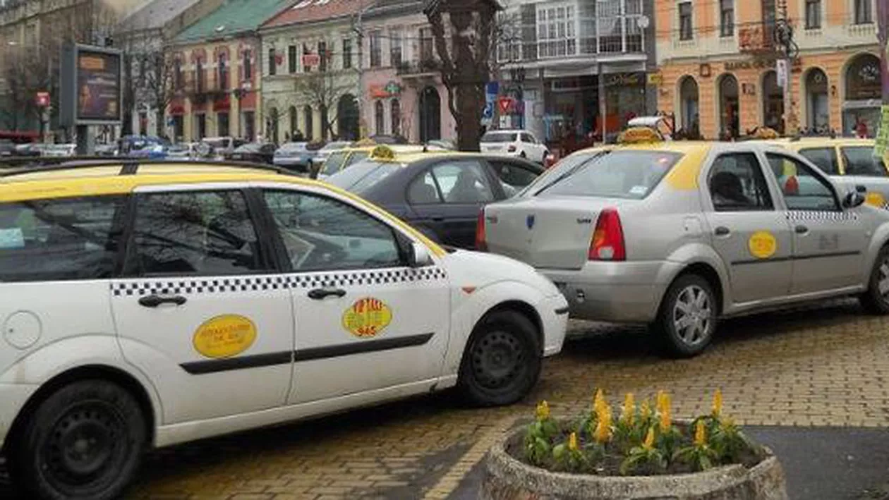 Satu Mare: Scandal între un taximetrist și doi inspectori ANAF. Șoferul a pierdut controlul volanului și a lovit o bordură, iar clienții au fugit fără să plătească