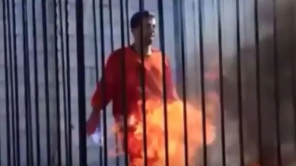 "Îngerul Morții", inamic declarat al grupării Stat Islamic: Terorist ISIS, ars de viu și ciopârțit - "Asta va fi soarta ta, te voi tăia ca pe o shaorma” (VIDEO)