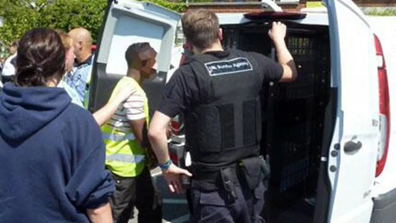 Austria: Cinci suspecți de trafic cu persoane, arestați după ce autoritățile au descoperit aproximativ 200 de imigranți ilegali la granița cu Ungaria