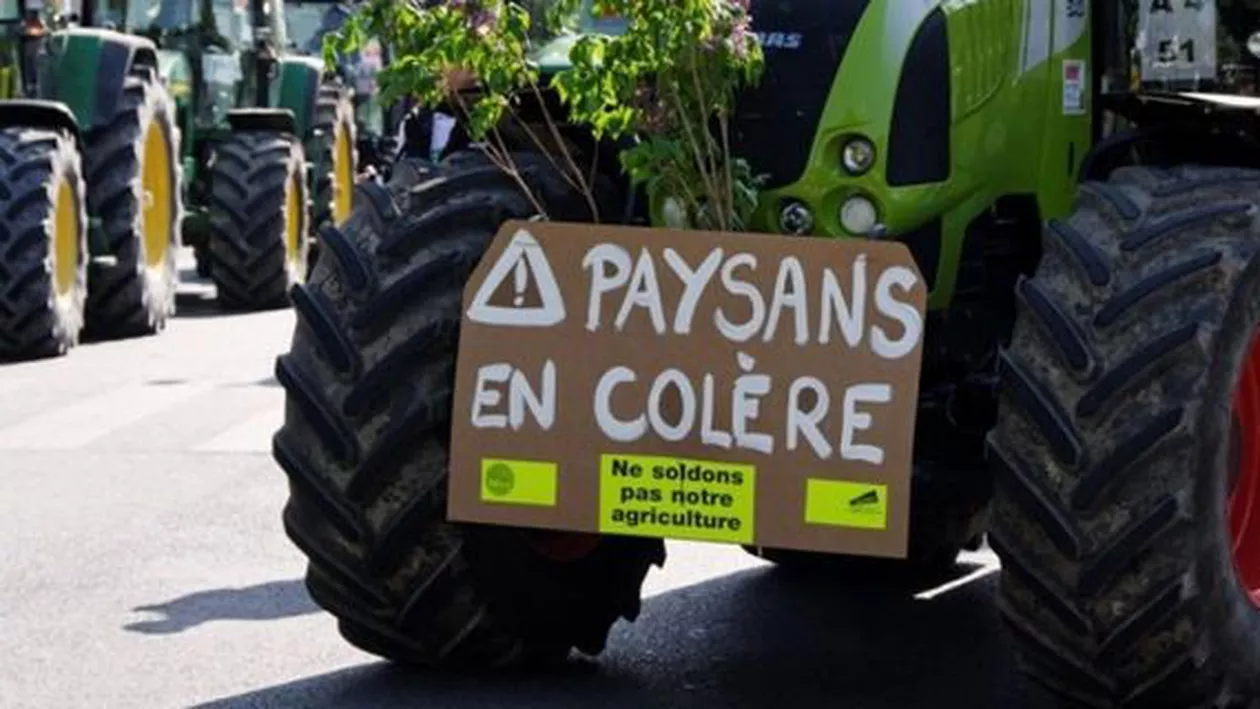 Fermierii francezi au blocat centrul Parisului cu peste 1.000 de tractoare, pentru a obține ajutorul Guvernului