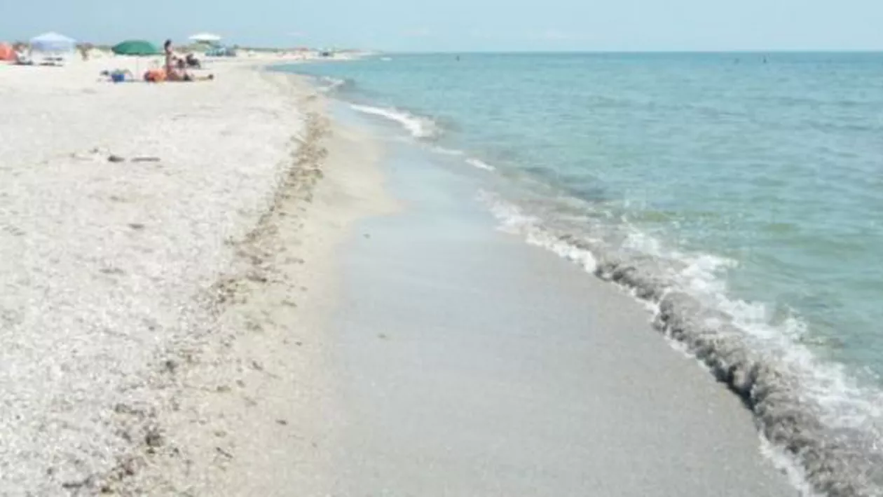 Un bărbat a fost găsit mort pe o plajă din Corbu. Polițiștii au deschis dosar pentru ucidere din culpă