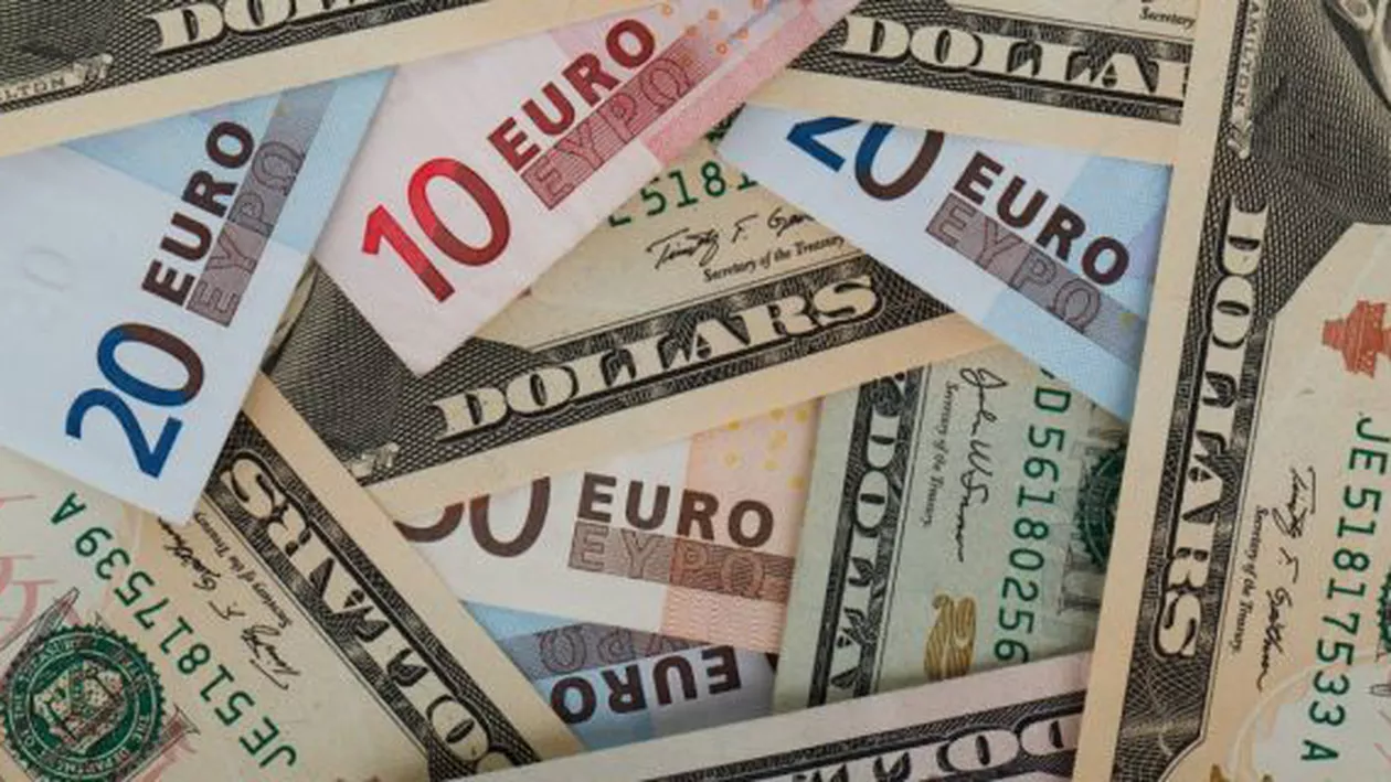 Cele mai puternice bănci din lume estimează că euro va ajunge la paritate cu dolarul
