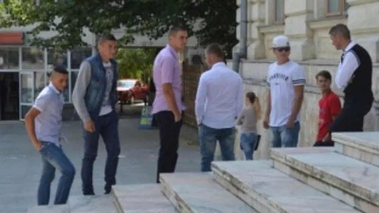 Duba în care violatorii din Văleni erau transportați la Curtea de Apel Iași a fost implicată într-un accident