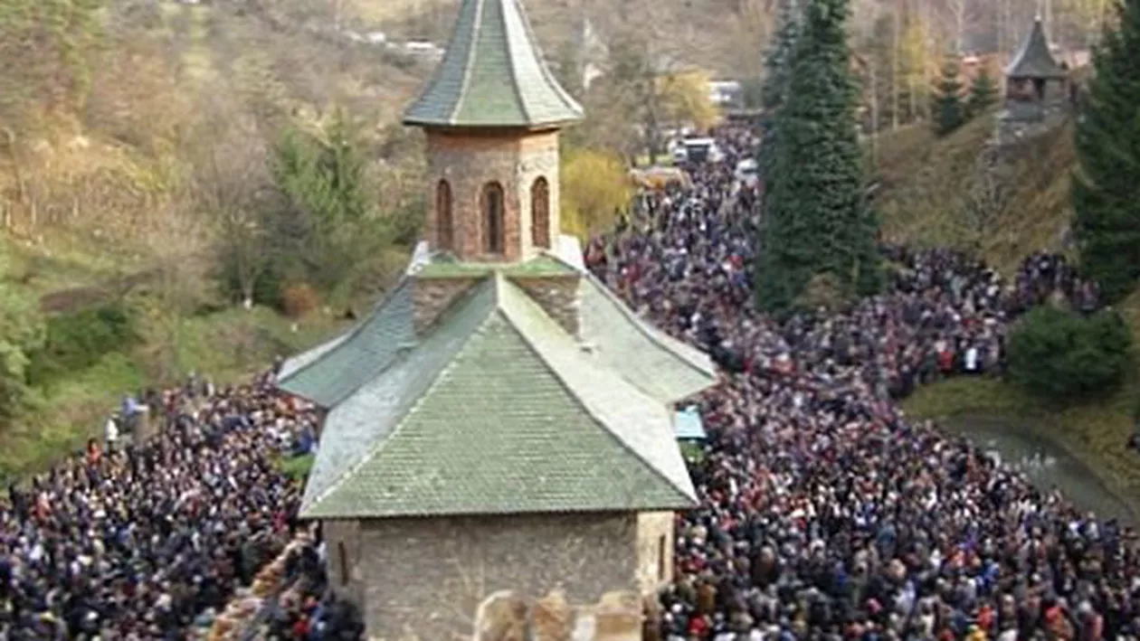 BOR Pelerinaj SRL. Biserica își selectează enoriașii care vor să ajungă la mormântul lui Arsenie Boca: "Ca şi instituţie ce suntem, ne rezervăm şi noi dreptul de a ne selecta clienţii. Atâta tot!"