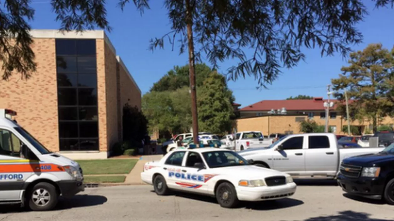 SUA: Un profesor universitar a fost împușcat în cap. Polițiștii îl caută pe atacator