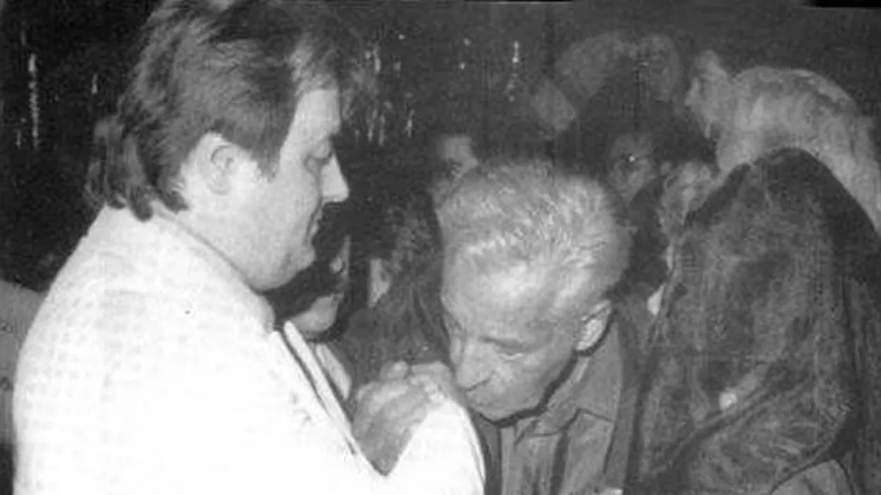 Gestul uluitor făcut de Sergiu Nicolaescu, în 1993, față de Vadim Tudor: “A fost emoționant. Mi-a sărutat mâna”