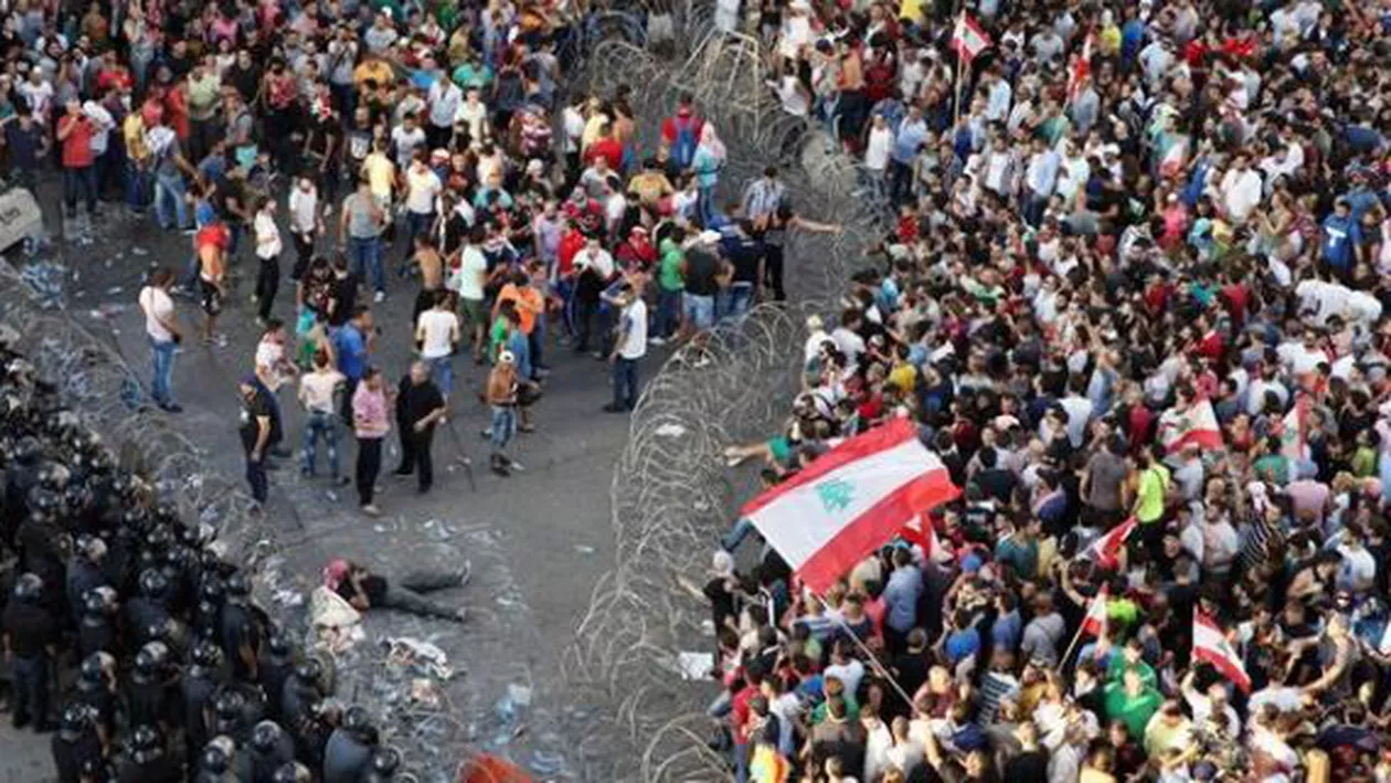 Liban: Violențe între polițiști și protestatarii nemultumiți că Beirutul s-a umplut de gunoaie