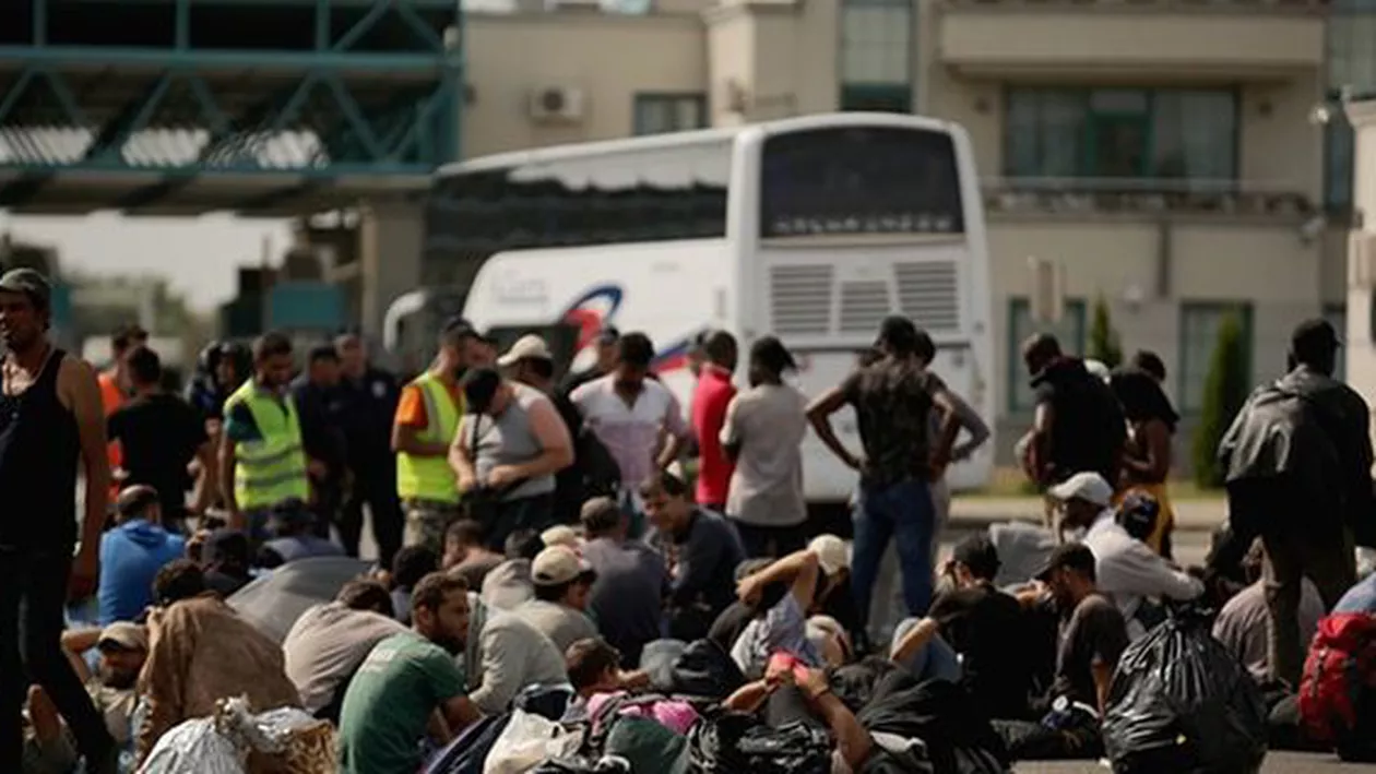 Autocare cu peste 1.000 de imigranţi, trimise de Croația la frontiera cu Ungaria