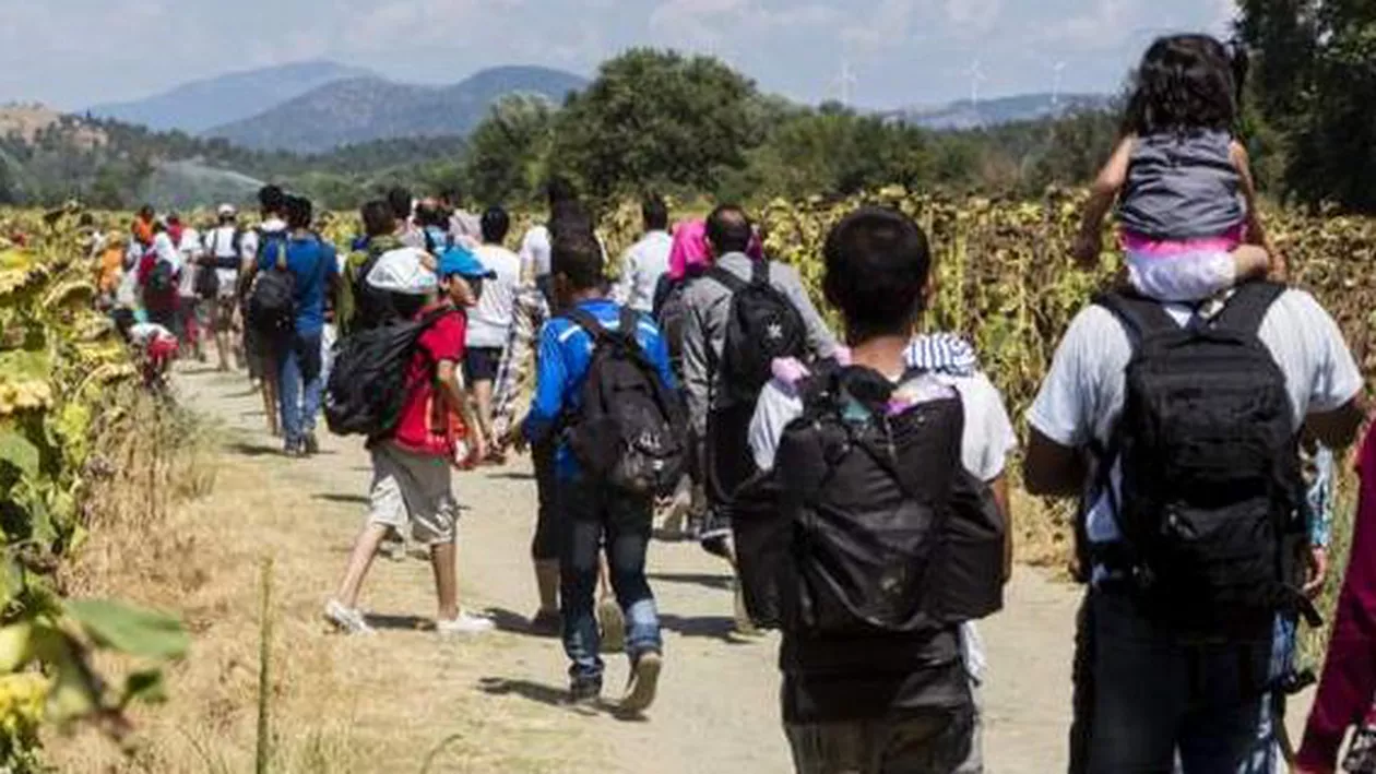 Sute de imigranți, blocați de forţele turce să meargă în Grecia, au plecat pe jos spre Bulgaria