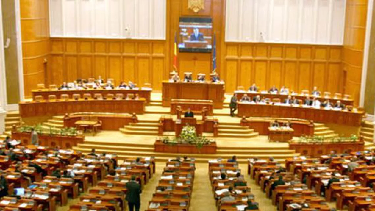 Propunere legislativă, depusă la Parlament de 26 de membri ai PSD, UNPR și independenți: Organizaţiile politice cu caracter comunist sunt interzise