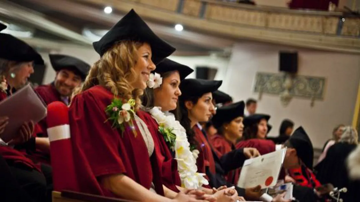 Galați: 12 doctoranzi pe bani europeni, dați în judecată de Universitatea Dunărea de Jos