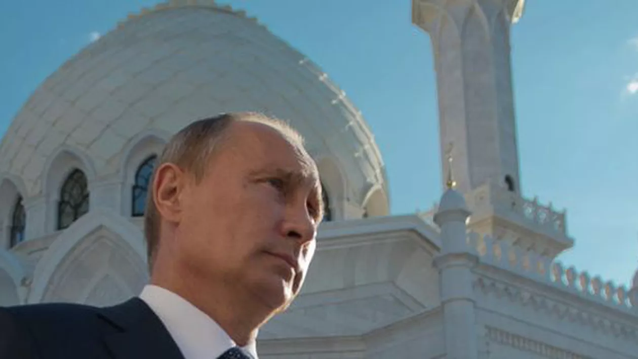 Vladimir Putin inaugurează miercuri cea mai mare moschee din Moscova