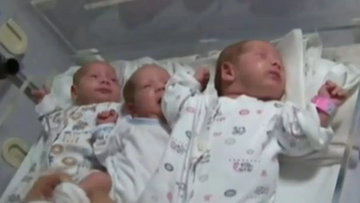 Povestea tripletelor abandonate într-un spital din Mehedinți a ajuns în presa străină: Mama în vârstă de 32 de ani mai are 3 copii acasă și încă 4 lăsați la rude