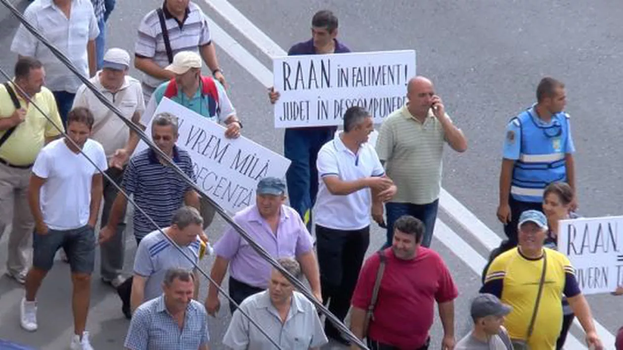 Protest spontan la Regia Autonomă pentru Activități Nucleare: Angajații au blocat intersecţia drumului naţional DN 6 şi centura ocolitoare a municipiului Drobeta Turnu Severin