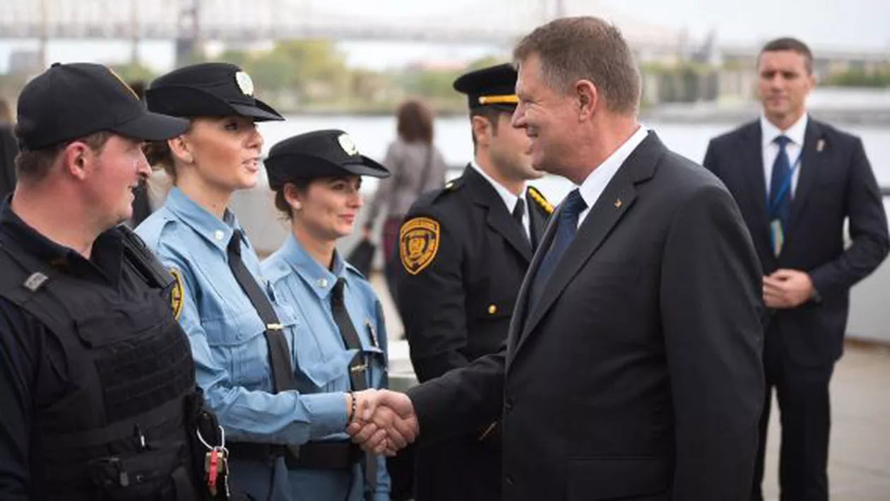 Klaus Iohannis s-a întâlnit cu românii de la serviciul de securitate al ONU: Le-am strâns mâna cu bucurie acestor oameni. La fel ca mulți dintre românii de peste granițe, ei reprezintă un exemplu