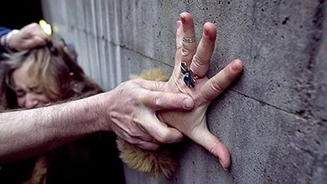 Fetești: O adolescentă de 14 ani din a fost bătută și violată de iubitul unei prietene din Cernavodă