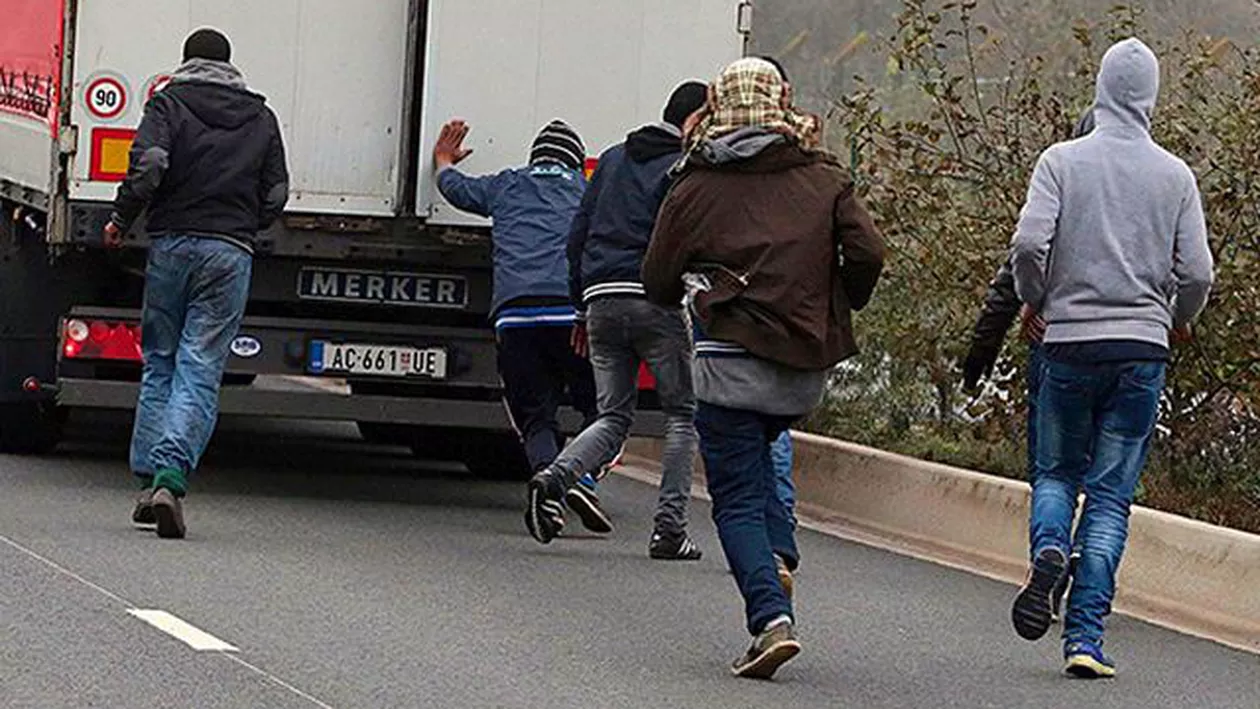 Franța: 31 de imigranți au fost găsiți într-un camion frigorific