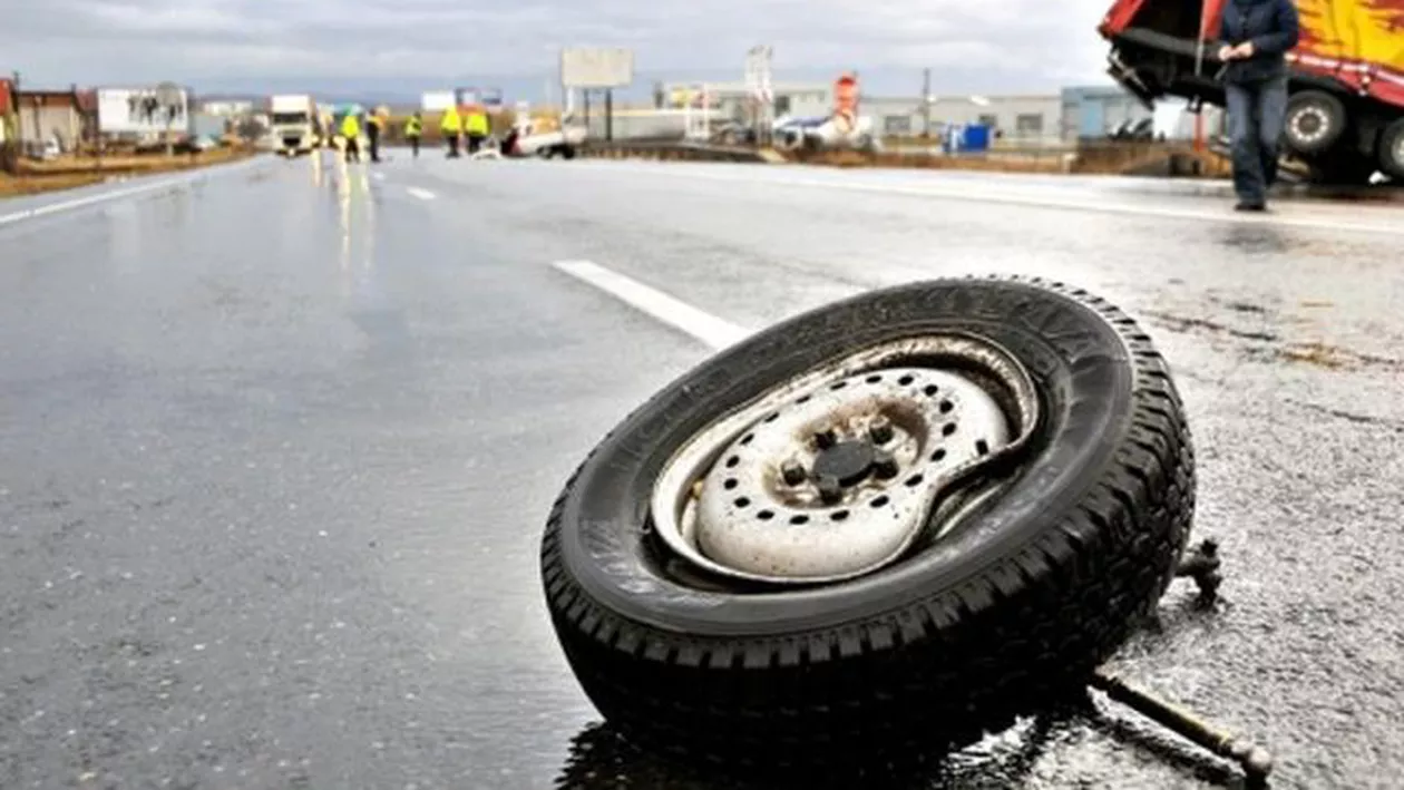 Accident rutier grav în Suceava: O persoană a murit și cinci au fost rănite, după ce un camion a intrat într-un microbuz