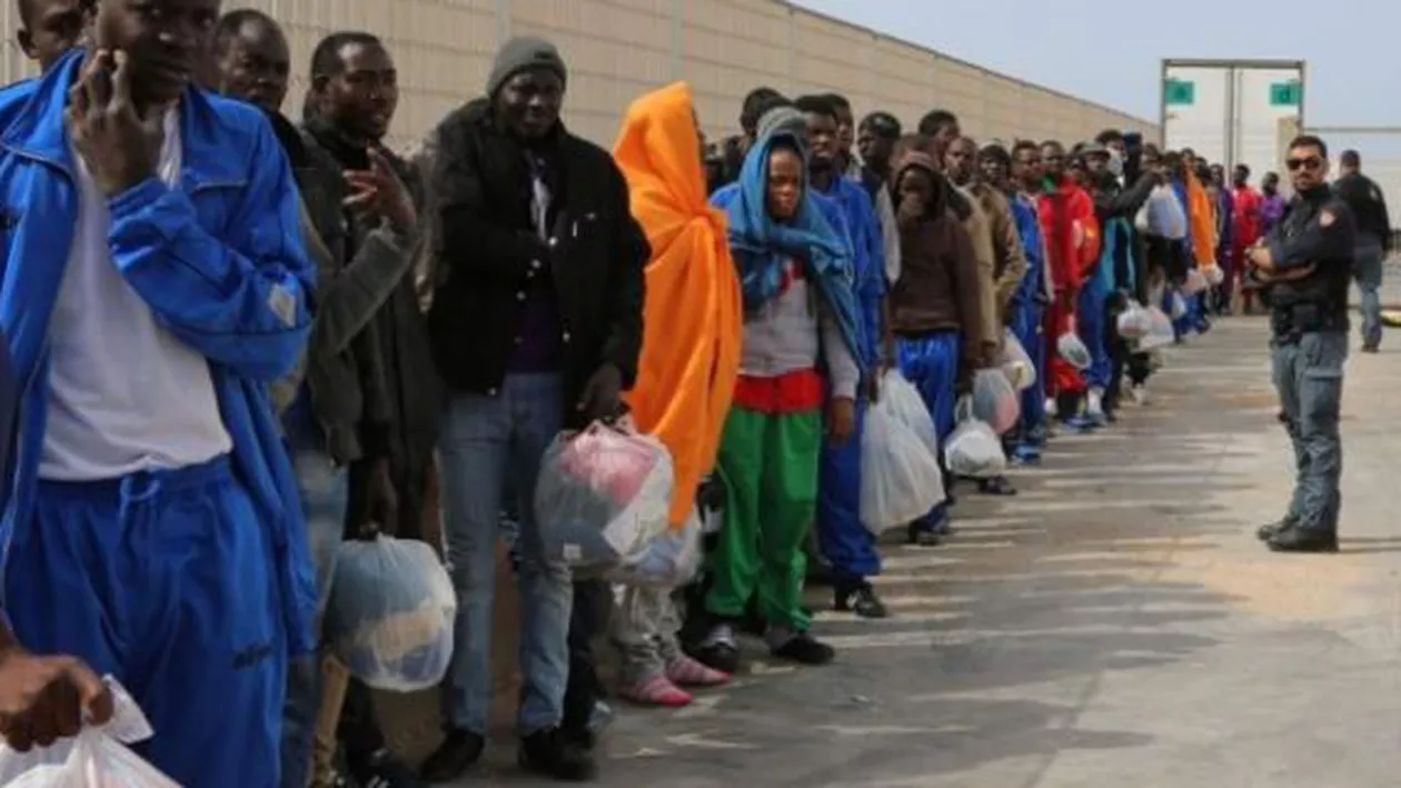 Criza imigranților: Refugiații se întorc în Siria pentru a-și vinde bunurile, să aibă bani pentru călătoria în Europa