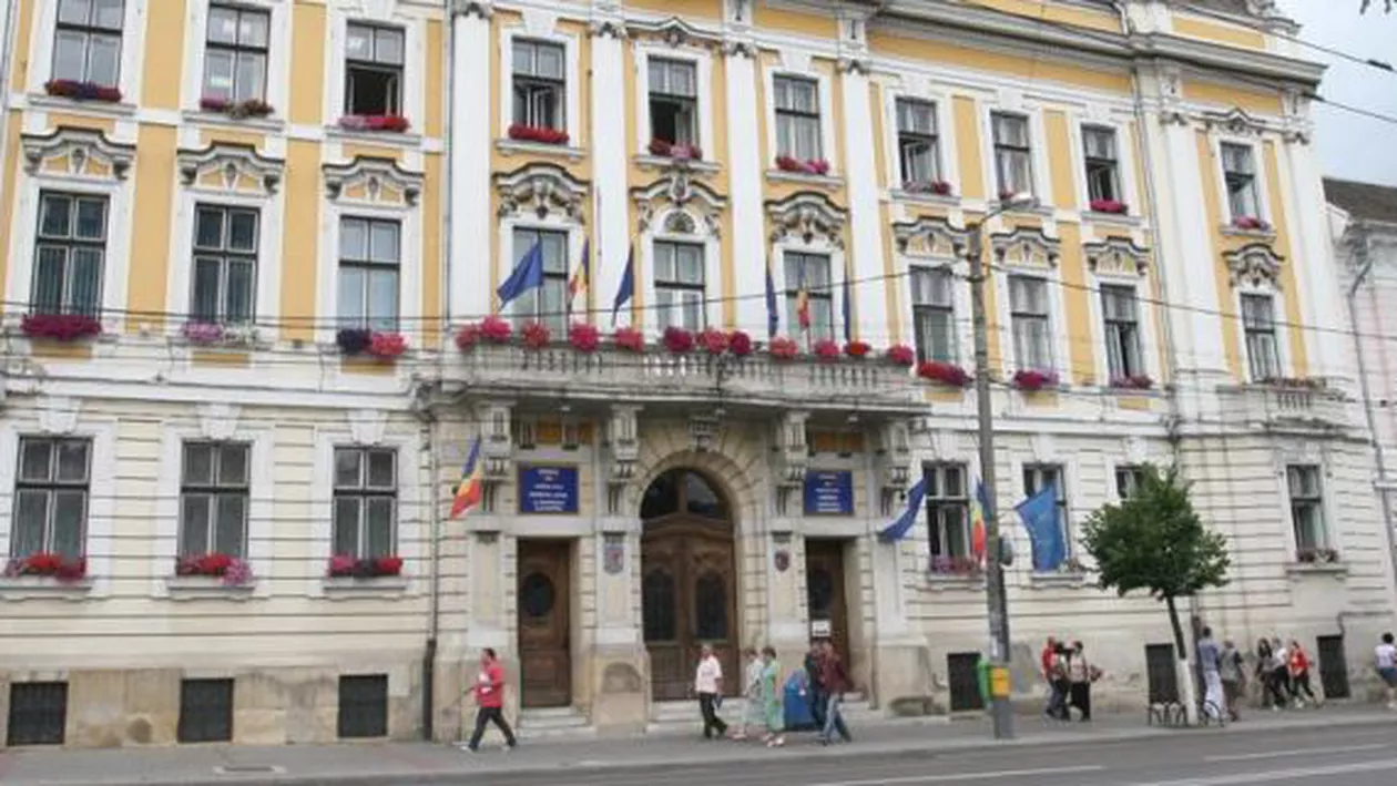Două angajate ale Primăriei Cluj Napoca, urmărite penal pentru luare de mită