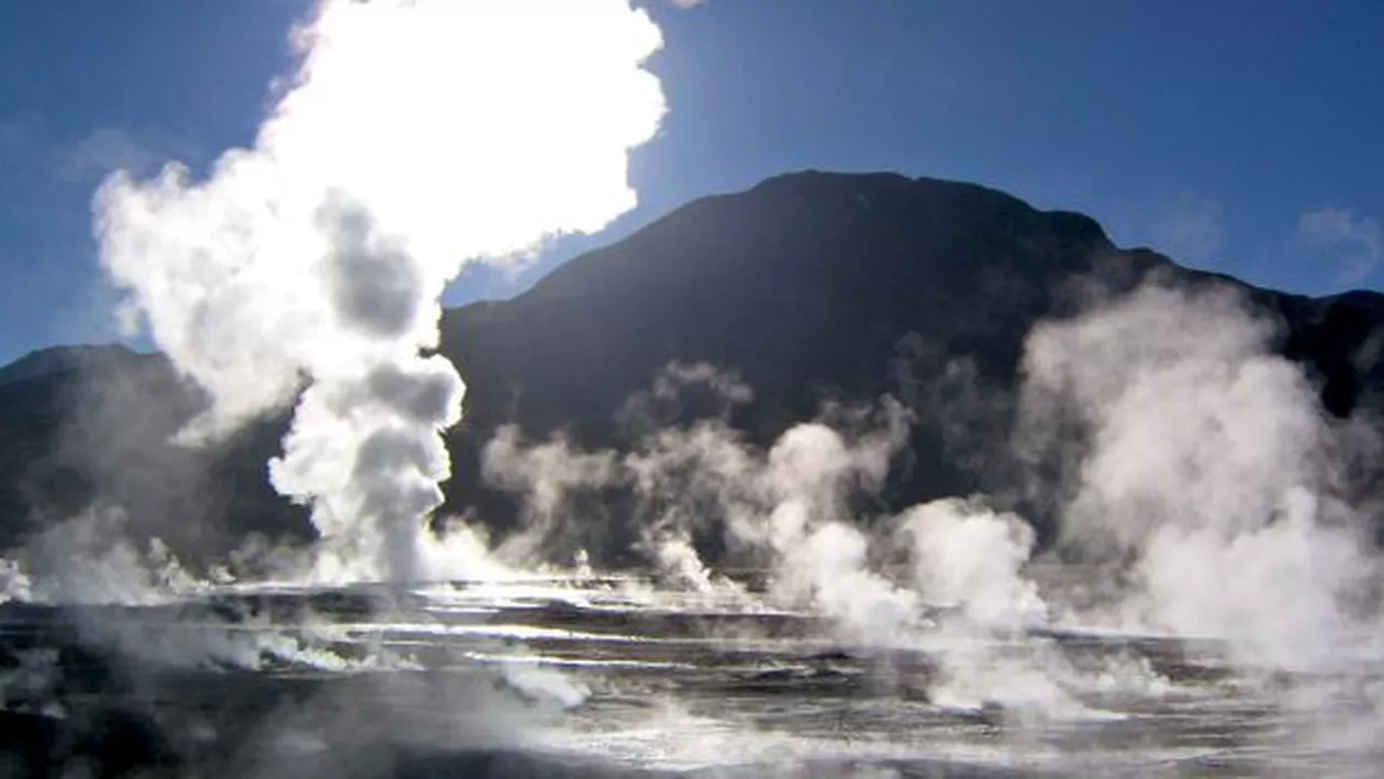 Chile: O turistă belgiană a căzut într-un gheizer pe care încerca să îl fotografieze