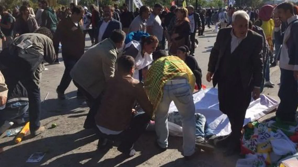 Bilanțul atentatului din Turcia a ajuns la 95 de morți și 246 de răniți. Atacatorii ar fi folosit bombe cu TNT