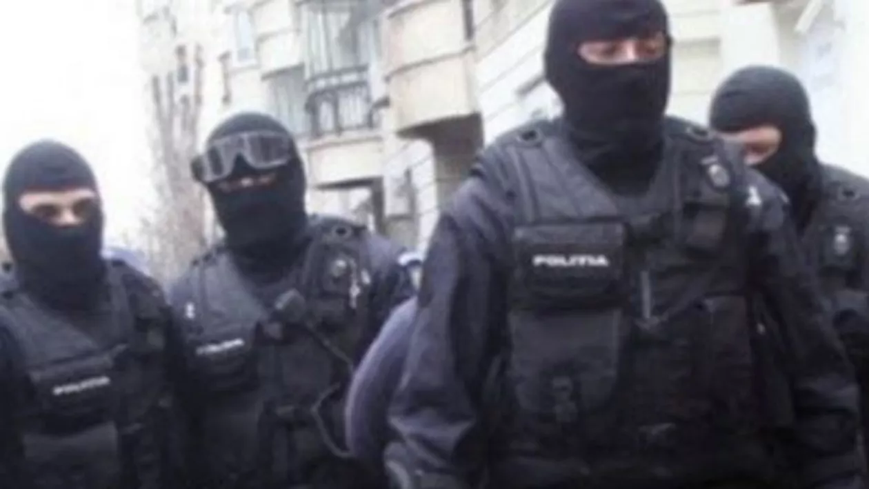 Percheziţii la persoane suspectate că au retransmis ilegal pe internet mai multe posturi TV: Prejudiciul este de 1.500.000 de euro